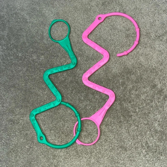 Cup Catcher Strap, Attach Sippy Cups, Bottles, Toys & Pacifiers to Strollers etc - Picture 1 of 2